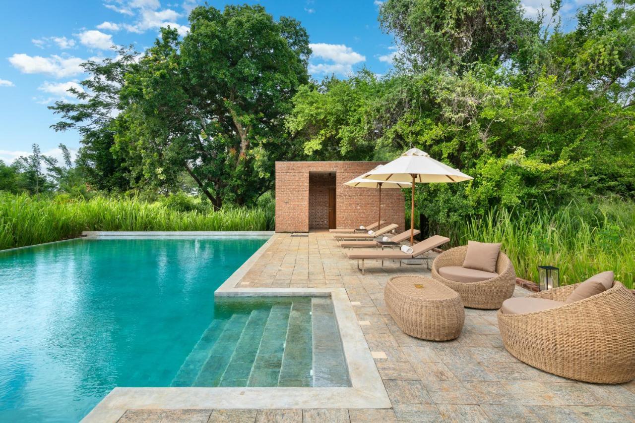 Taru Villas Maia - Habarana Exteriör bild
